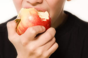 Waar of Niet waar: Gezonde tanden: snoep verstandig eet een appel
